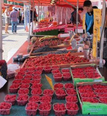 Helsinki market stall - berry fruit helsinki1