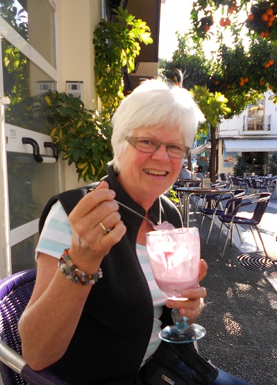 Yoghurt & berry sundae - healthy! Estepona2