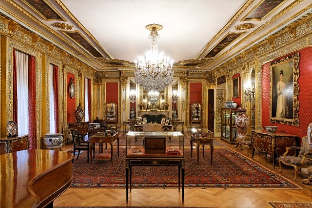 Polesden Lacey Saloon