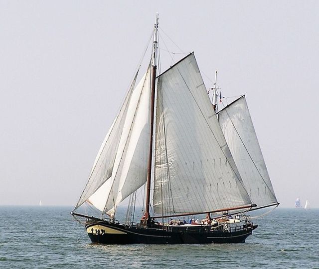 Traditional Dutch sailing barge - Zuiderzee Hoorn5