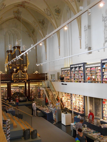 Zwolle - old church now a bookshop, cafe, & tourist Information Zwolle2a