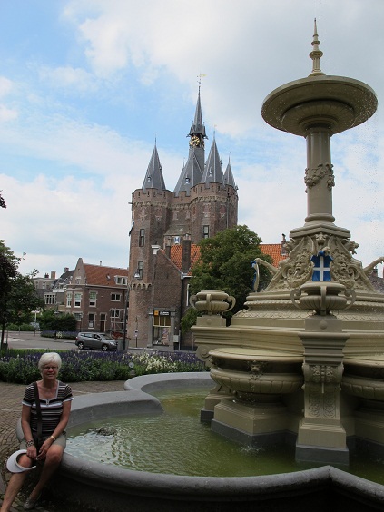 Zwolle - old city gate & fountain Zwolle3