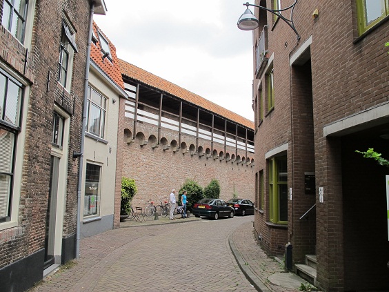 Zwolle - integrated old city walls and modern housing Zwolle5