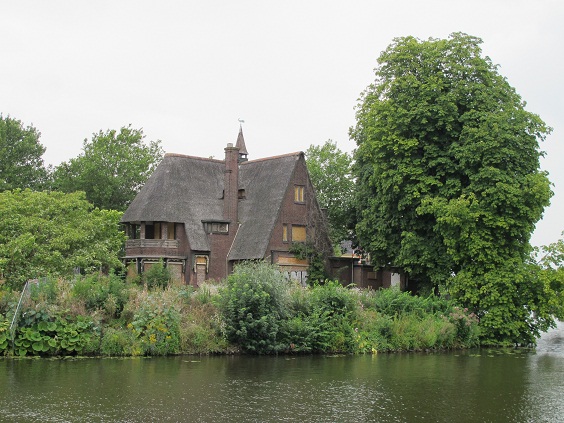 Sad old abandoned house in Zwolle in great location - note thatched roof Zwolle6